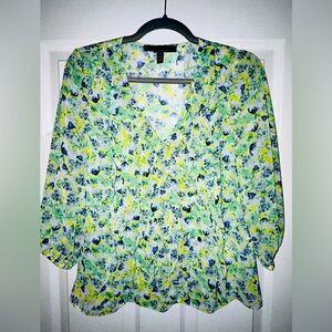 White House Black Market ruffle blouse with matching cami. Size XS